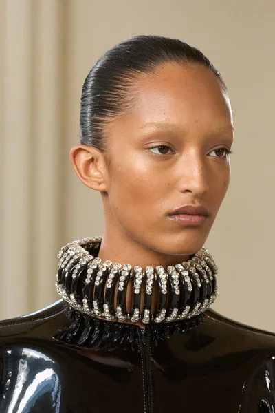 Look 10